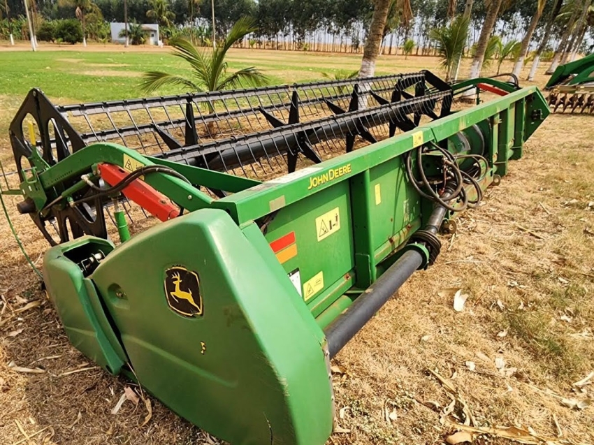 john deere colheitadeira s440 rodado dual. com piloto automatico. plataforma 22 pes. motor: 1.027. trilha: 726 diesel 1p automatico 2019