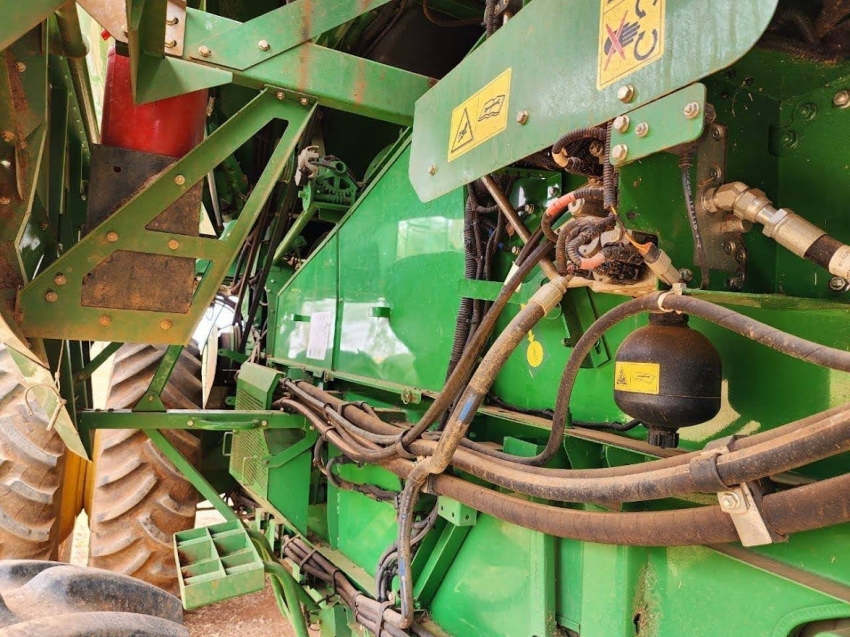 john deere colheitadeira s440 rodado dual. com piloto automatico. plataforma 22 pes. motor: 1.027. trilha: 726 diesel 1p automatico 2019