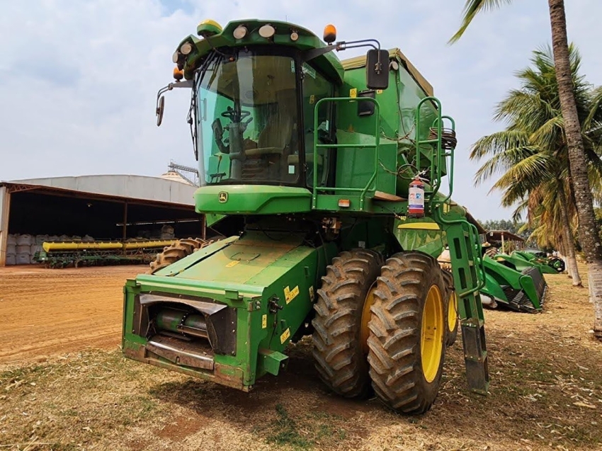 john deere colheitadeira s440 rodado dual. com piloto automatico. plataforma 22 pes. motor: 1.027. trilha: 726 diesel 1p automatico 2019