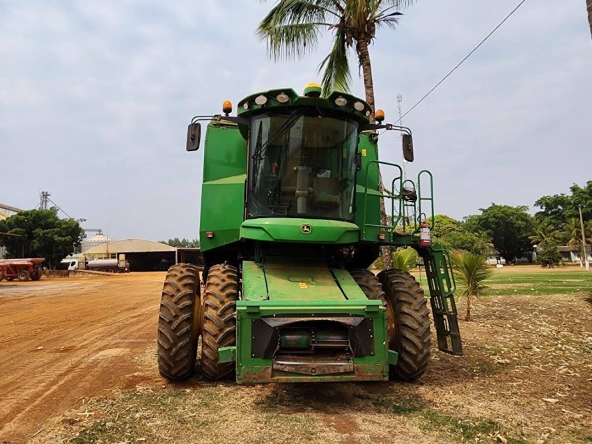 john deere colheitadeira s440 rodado dual. com piloto automatico. plataforma 22 pes. motor: 1.027. trilha: 726 diesel 1p automatico 2019