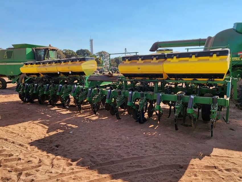 john deere plantadeira 2122 22 linhas. 45 cm diesel 1p automatico 2012