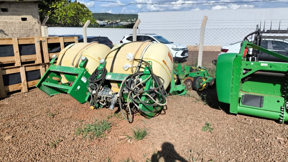 john deere plantadeira 2126 24 linhas. espacamento 50 cm. marcador de linha hidraulica. diesel 1p automatico 2014