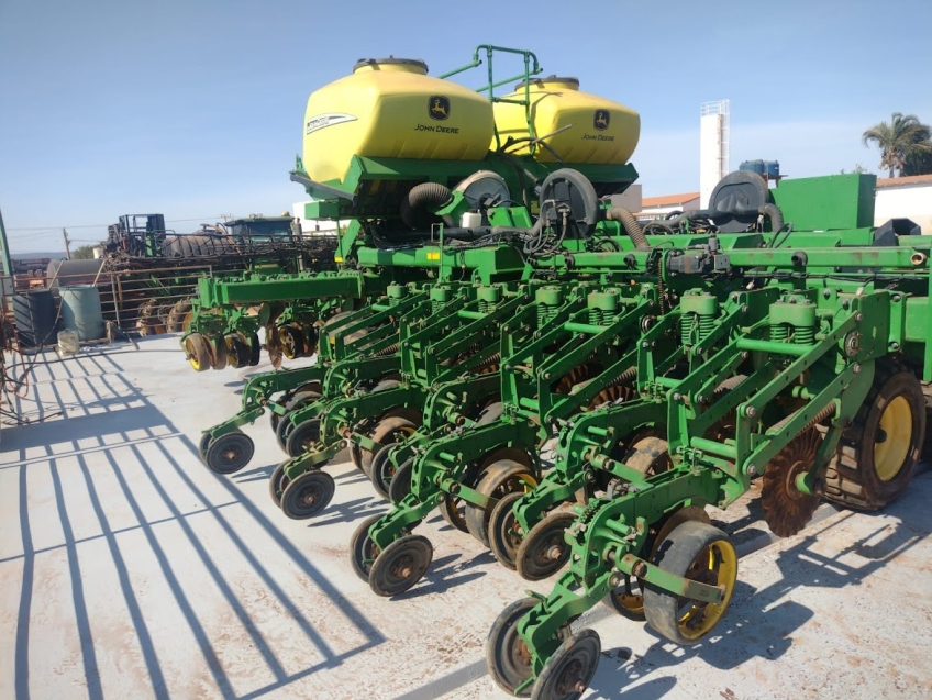 john deere plantadeira db74 45 linhas. 50 cm diesel 1p automatico 2011