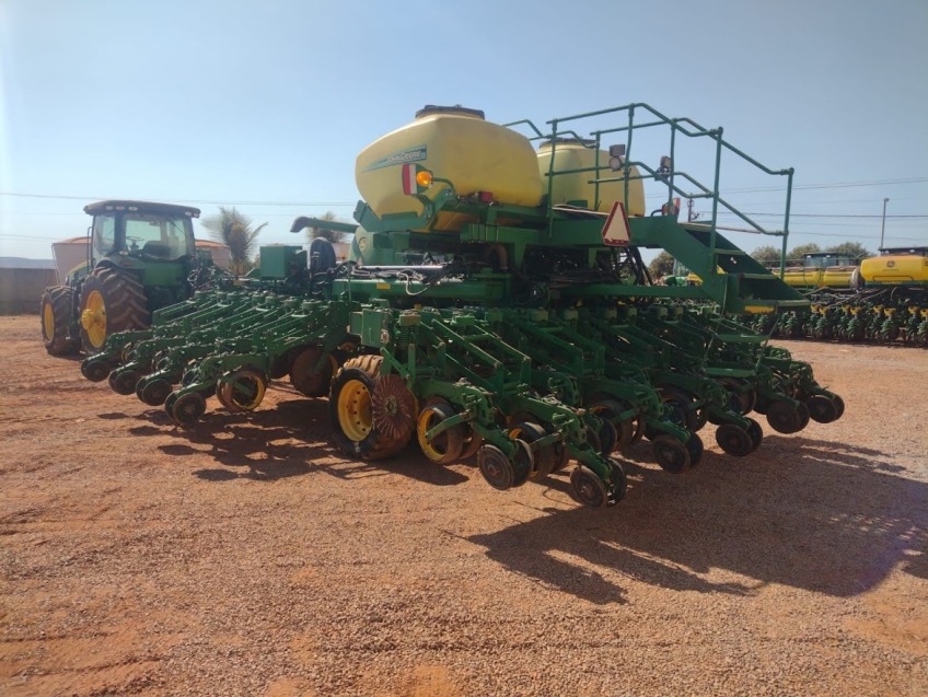 john deere plantadeira db74 45 linhas. 50 cm diesel 1p automatico 2011