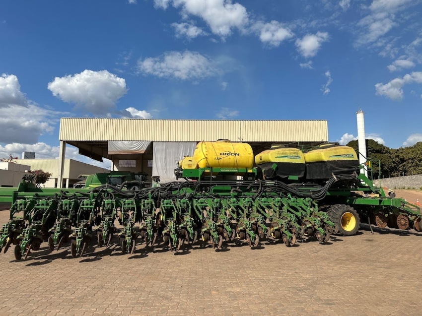 john deere plantadeira db74 45 linhas. 50 cm. row command. diesel 1p automatico 2016