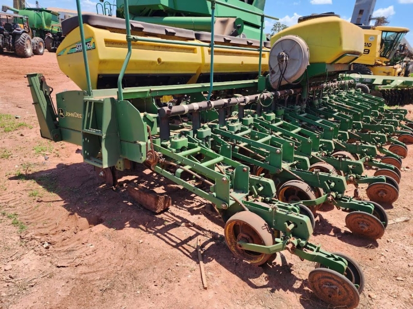 john deere plantadeira 2117 15 linhas. 50 cm. diesel 1p automatico 2011