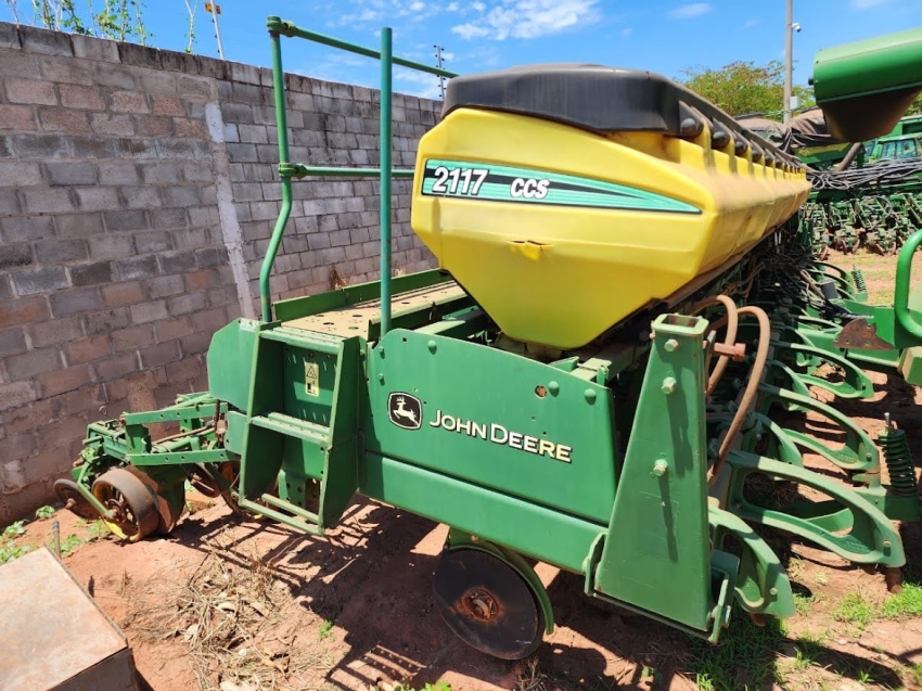 john deere plantadeira 2117 15 linhas. 50 cm. diesel 1p automatico 2011