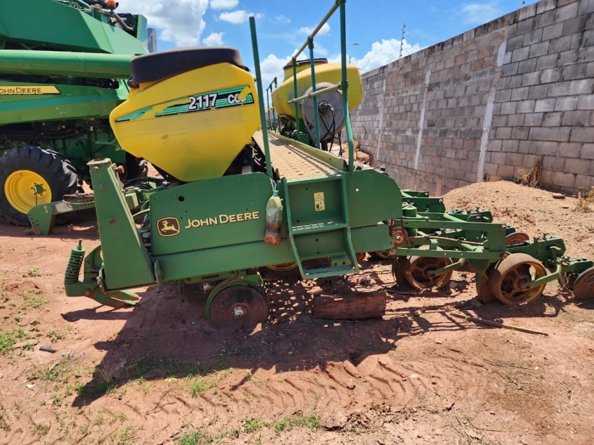 john deere plantadeira 2117 15 linhas. 50 cm. diesel 1p automatico 2011