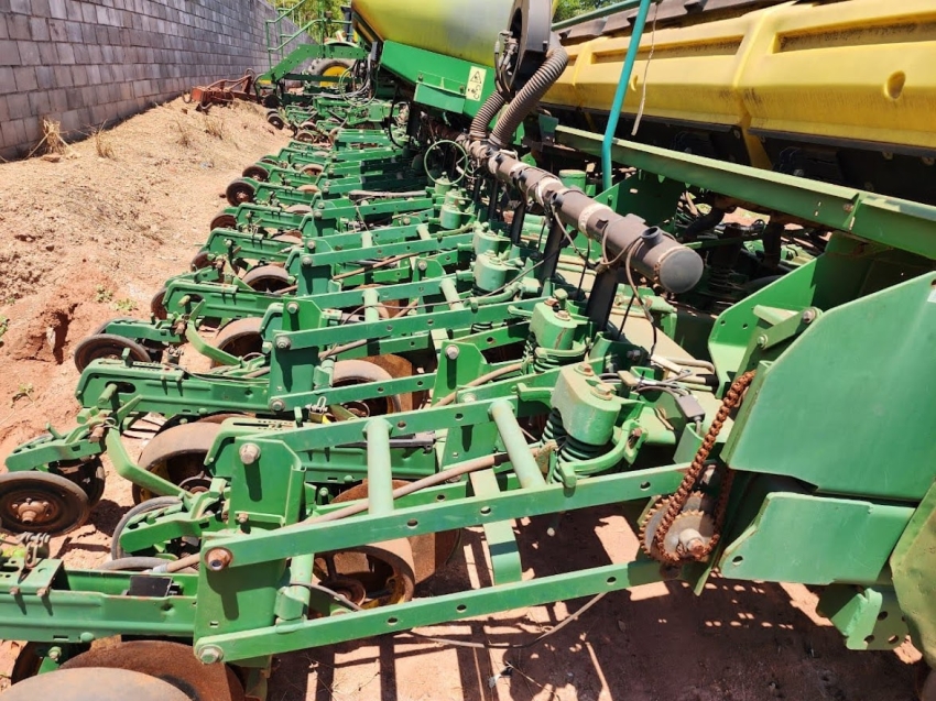 john deere plantadeira 2117 15 linhas. 50 cm. diesel 1p automatico 2011