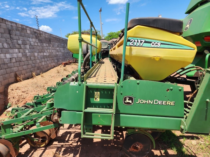 john deere plantadeira 2117 15 linhas. 50 cm. diesel 1p automatico 2011