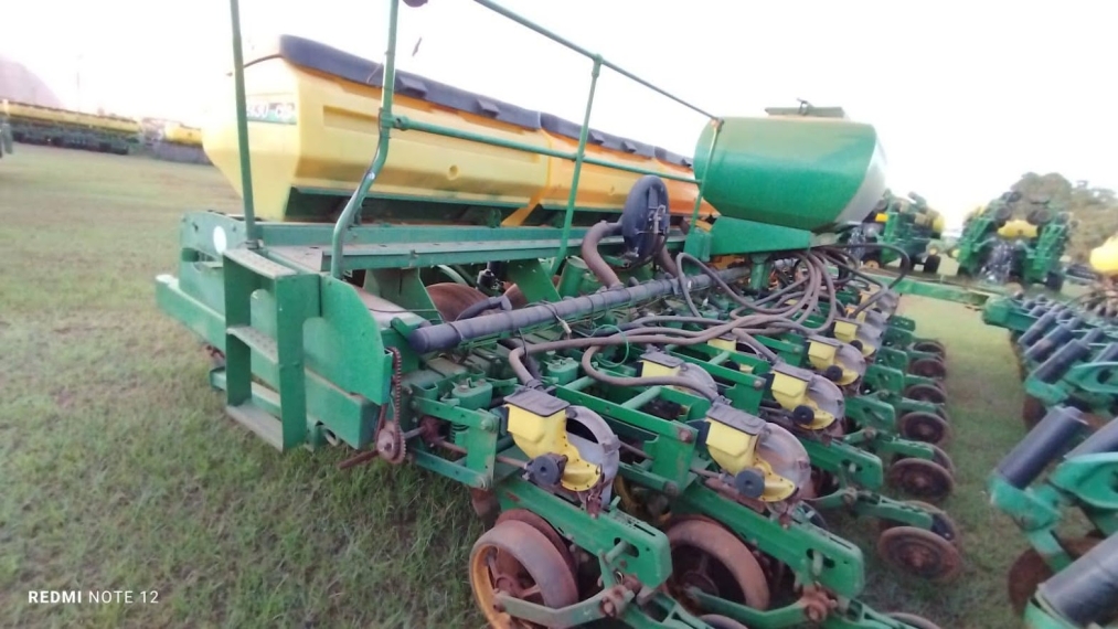 john deere plantadeira 2130 30 linhas. 45 cm. diesel 1p automatico 2014