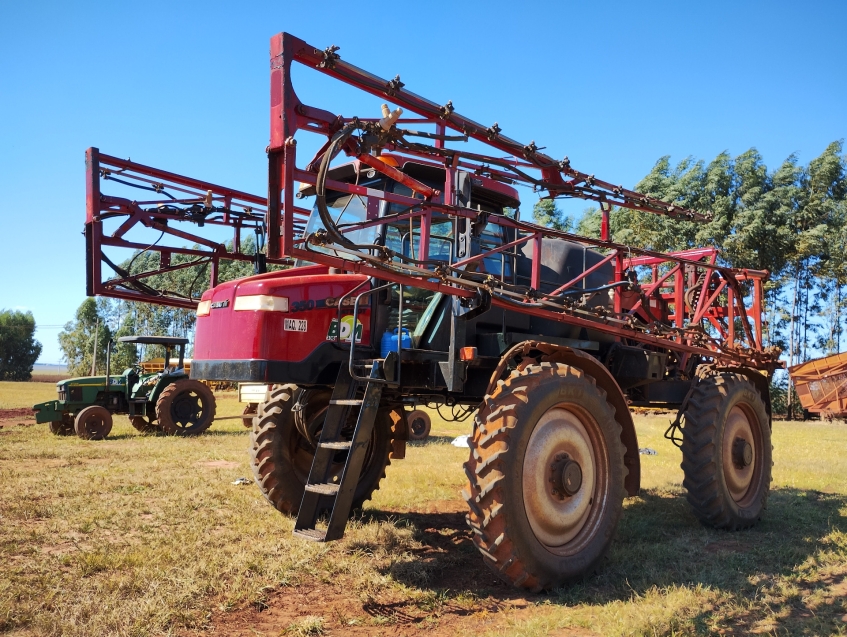 case pulverizador patriot 350 piloto automatico. metal 30mts. tanque 3500lts. motor:11.000hrs diesel 1p automatico 2012