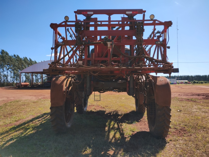 case pulverizador patriot 350 piloto automatico. metal 30mts. tanque 3500lts. motor:11.000hrs diesel 1p automatico 20121