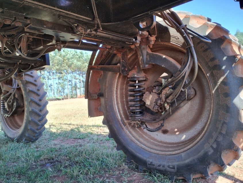 case pulverizador p triot 350 piloto automatico. metal 30mts. tanque 3500lts. motor:11.000hrs diesel 1p automatico 2012