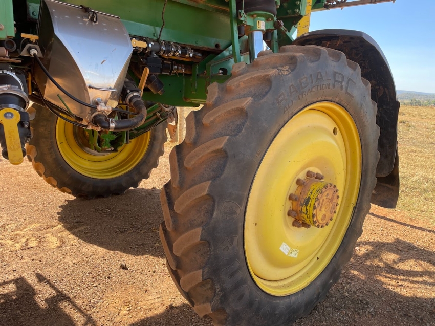 john deere pulverizador 4730 piloto automatico. metal 30mts. tanque 3.000lts. motor: 9777 diesel 1p automatico 2009