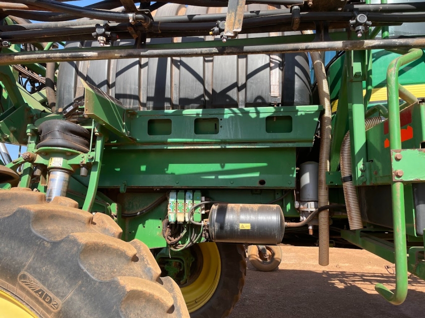 john deere pulverizador 4730 piloto automatico. metal 30mts. tanque 3.000lts. motor: 9777 diesel 1p automatico 2009