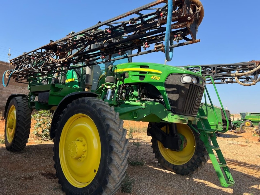john deere pulverizador 4730 piloto automatico. metal 30mts. tanque 3.000lts. motor: 6459 diesel 1p automatico 2009