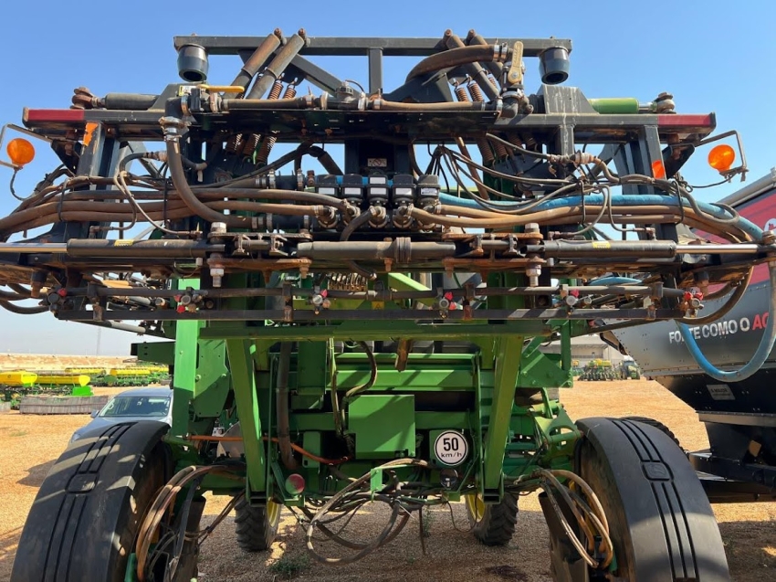 john deere pulverizador 4730 piloto automatico. metal 30mts. tanque 3.000lts. motor: 6459 diesel 1p automatico 2009