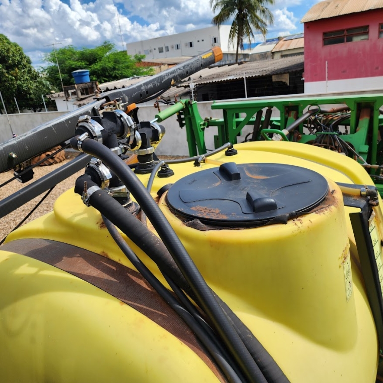john deere pulverizador m4025 piloto automatico. fibra 30mts. tanque 2.500lts. diesel 1p automatico 2019