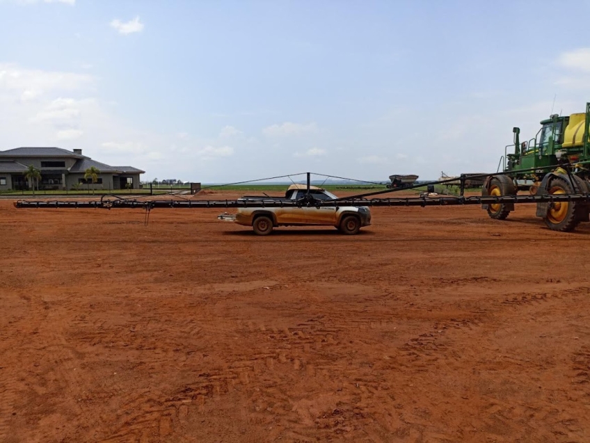 john deere pulverizador m4040 piloto automatico. fibra 36mts. tanque 4.000lts. motor: 4200 diesel 1p automatico 2019
