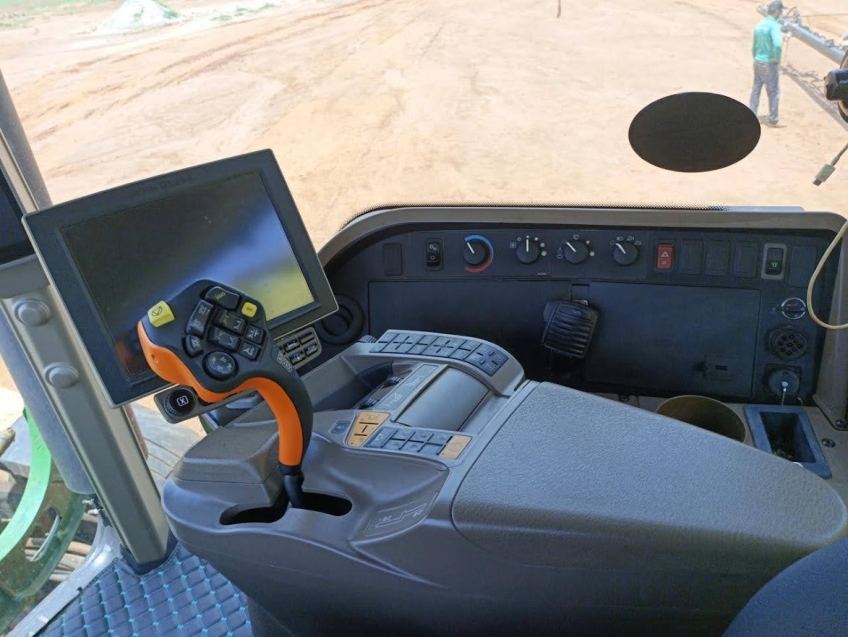 john deere pulverizador m4040 piloto automatico. fibra 36mts. tanque 4.000lts. motor: 4200 diesel 1p automatico 2019