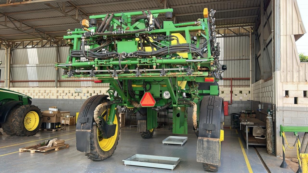 john deere pulverizador m4040 piloto automatico. fibra 36mts. tanque 4.000lts. motor: 4200 diesel 1p automatico 20191