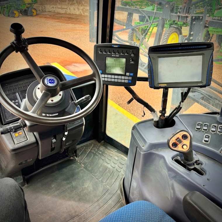 new holland pulverizador sp3500 piloto automatico. metal 36mts. tanque 3500lts. diesel 1p automatico 2013