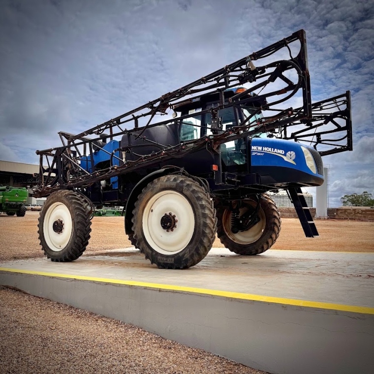 new holland pulverizador sp3500 piloto automatico. metal 36mts. tanque 3500lts. diesel 1p automatico 2013