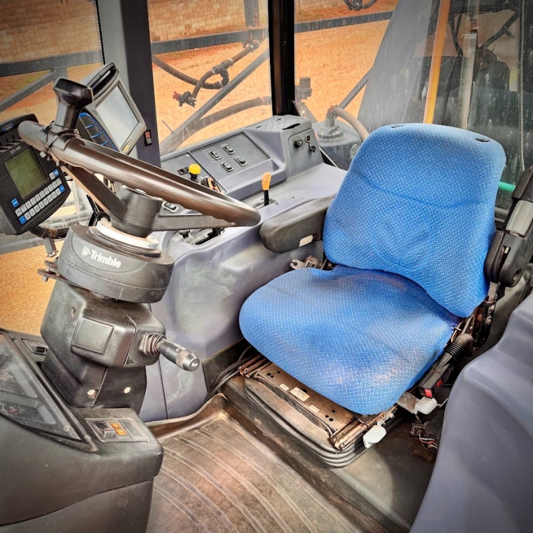 new holland pulverizador sp3500 piloto automatico. metal 36mts. tanque 3500lts. diesel 1p automatico 2013