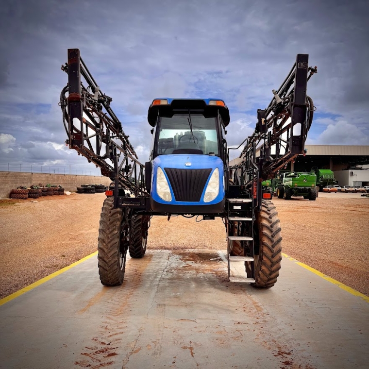 new holland pulverizador sp3500 piloto automatico. metal 36mts. tanque 3500lts. diesel 1p automatico 2013
