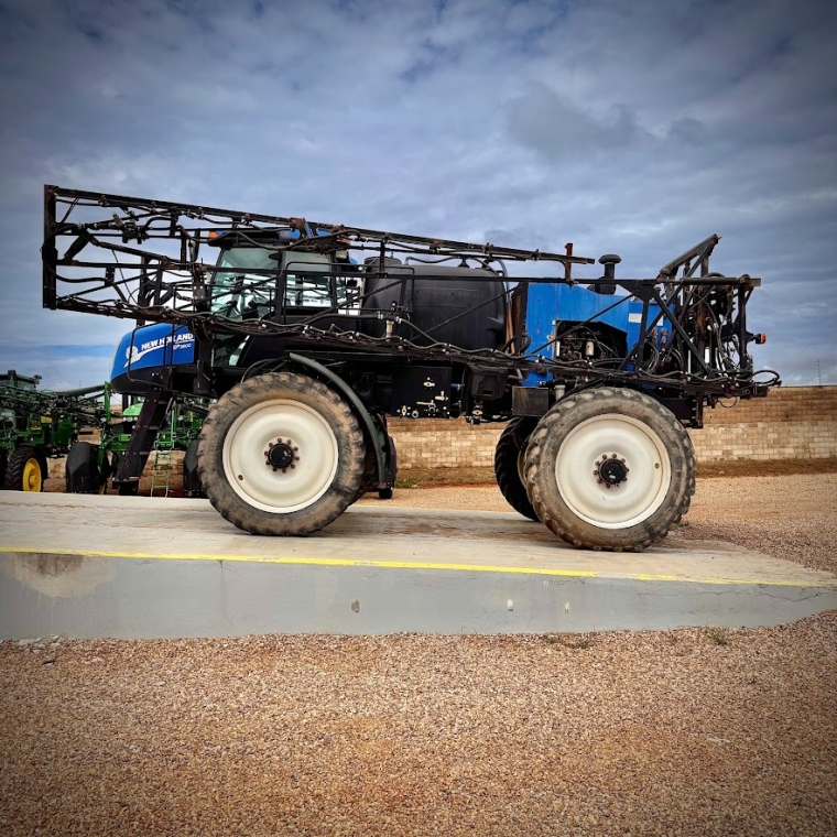 new holland pulverizador sp3500 piloto automatico. metal 36mts. tanque 3500lts. diesel 1p automatico 2013