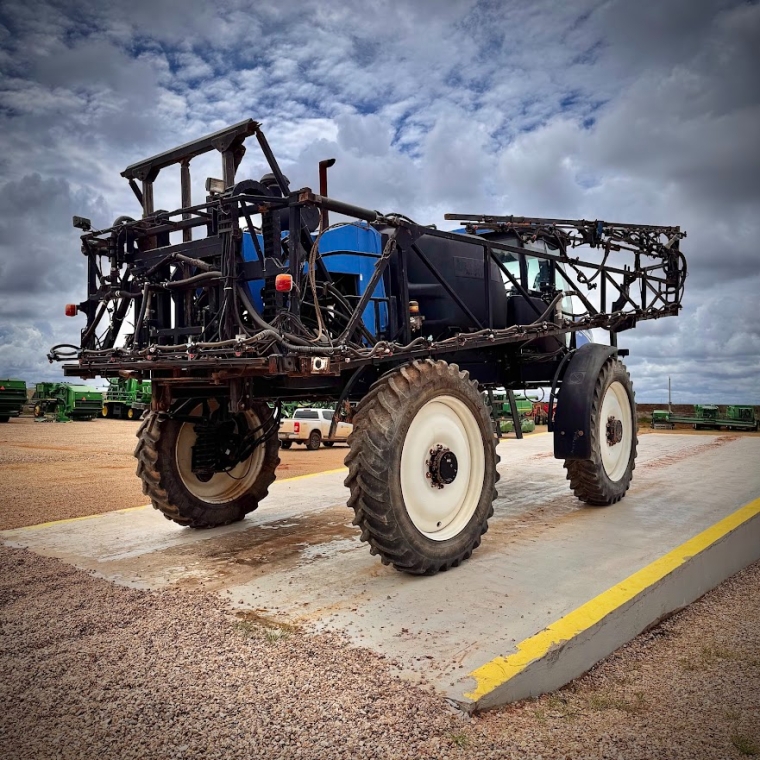 new holland pulverizador sp3500 piloto automatico. metal 36mts. tanque 3500lts. diesel 1p automatico 2013