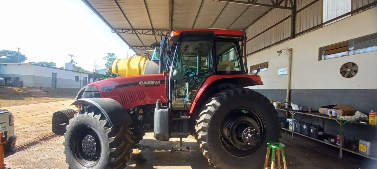 case trator mx 180 cv. cabine (em revisao completa) diesel 1p automatico 2013
