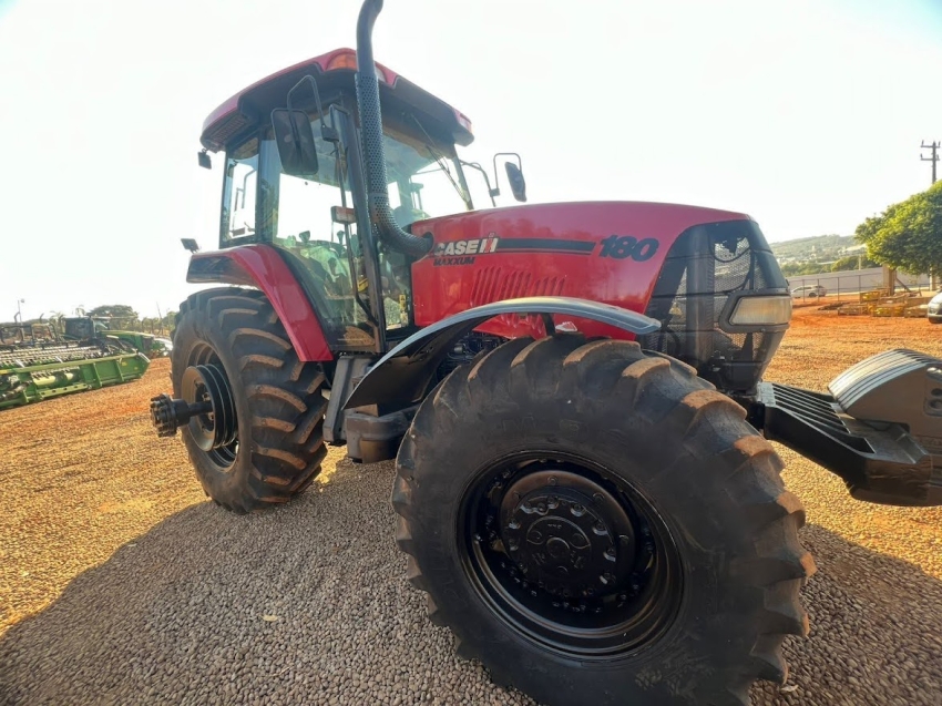 case trator mx 180 cv. cabine (em revisao completa) diesel 1p automatico 2013