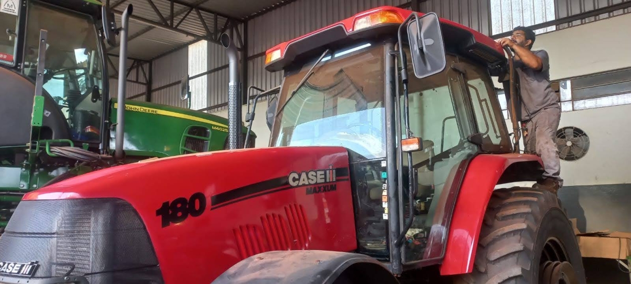 case trator mx 180 cv. cabine (em revisao completa) diesel 1p automatico 2013