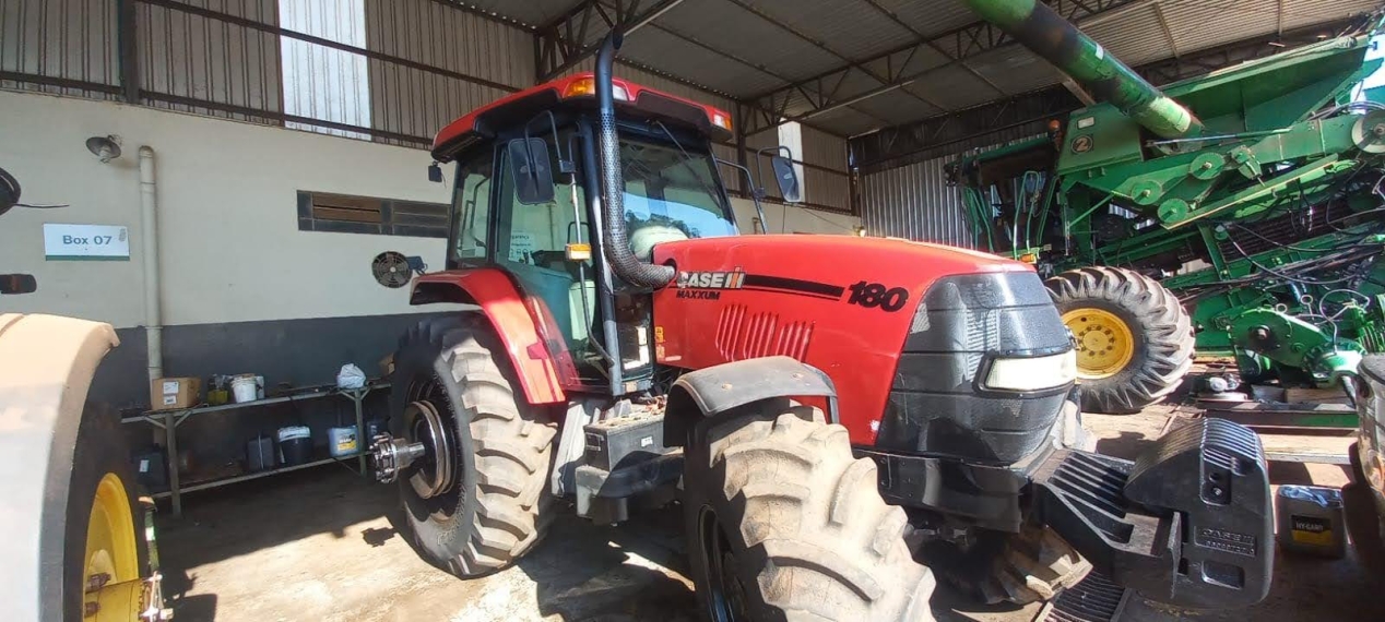 case trator mx 180 cv. cabine (em revisao completa) diesel 1p automatico 2013