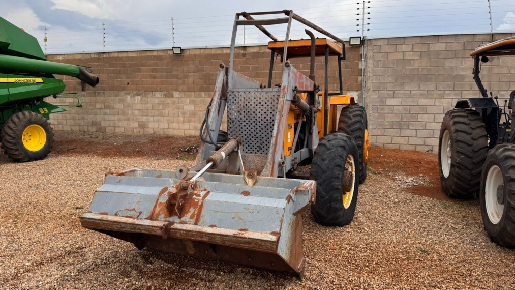 valmet trator 128 120cv. sem cabine. equipado com conjunto frontal. diesel 1p automatico 1988