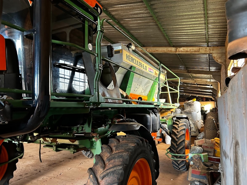 stara distribuidor autopropelido hercules 6.0 6m3. taxa variavel. porta dupla. lona facil. luzes de trabalho. diesel 1p automatico 2019