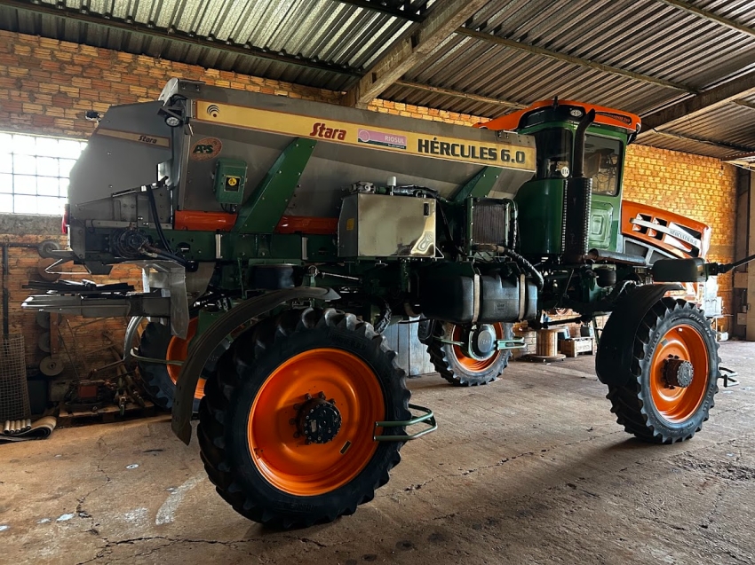 stara distribuidor autopropelido hercules 6.0 6m3. taxa variavel. porta dupla. lona facil. luzes de trabalho. diesel 1p automatico 2019
