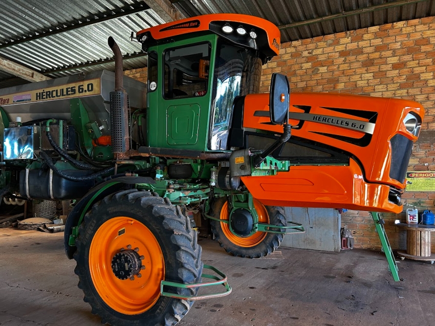 stara distribuidor autopropelido hercules 6.0 6m3. taxa variavel. porta dupla. lona facil. luzes de trabalho. diesel 1p automatico 2019