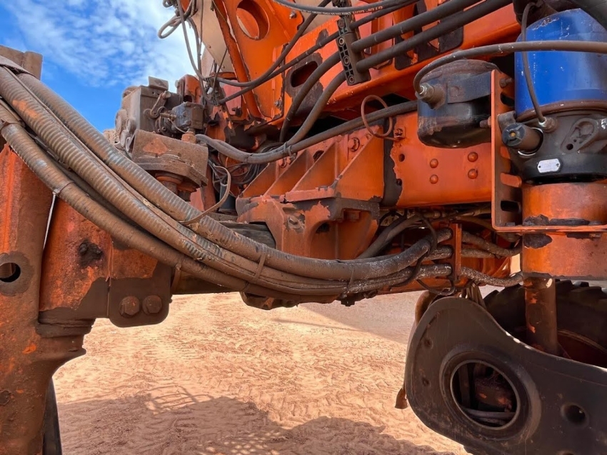 jacto pulverizador uniport 5030 npk capacidade 5.000kg. porta dupla. luz de trabalho diesel 2p automatico 2019