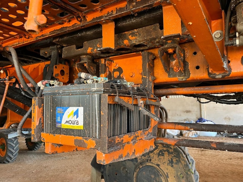 jacto pulverizador uniport 5030 npk capacidade 5.000kg. porta dupla. luz de trabalho diesel 2p automatico 2019