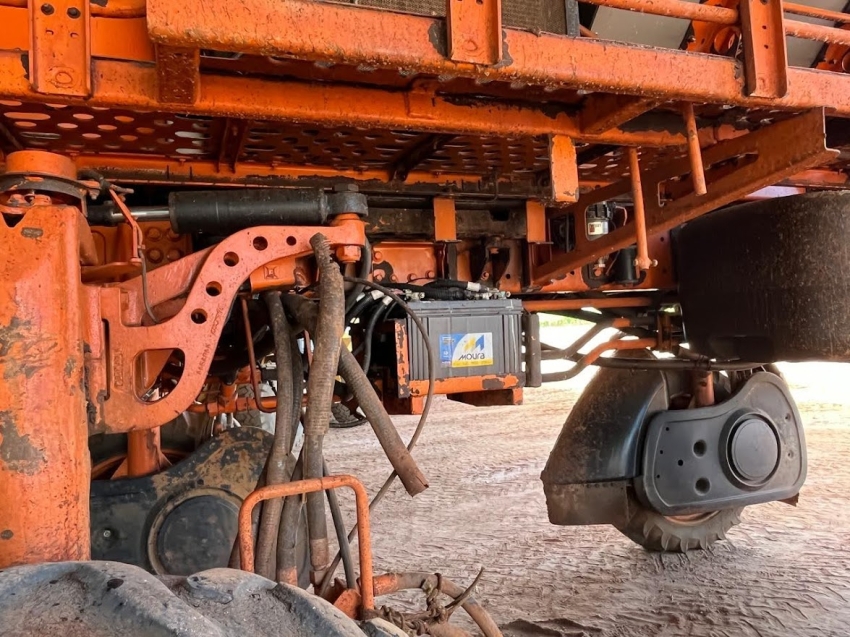jacto pulverizador uniport 5030 npk capacidade 5.000kg. porta dupla. luz de trabalho diesel 2p automatico 2019