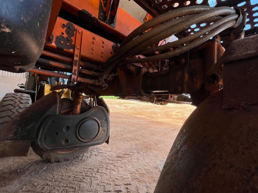 jacto pulverizador uniport 5030 npk capacidade 5.000kg. porta dupla. luz de trabalho diesel 2p automatico 2019