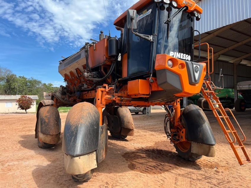 jacto pulverizador uniport 5030 npk capacidade 5.000kg. porta dupla. luz de trabalho diesel 2p automatico 2019