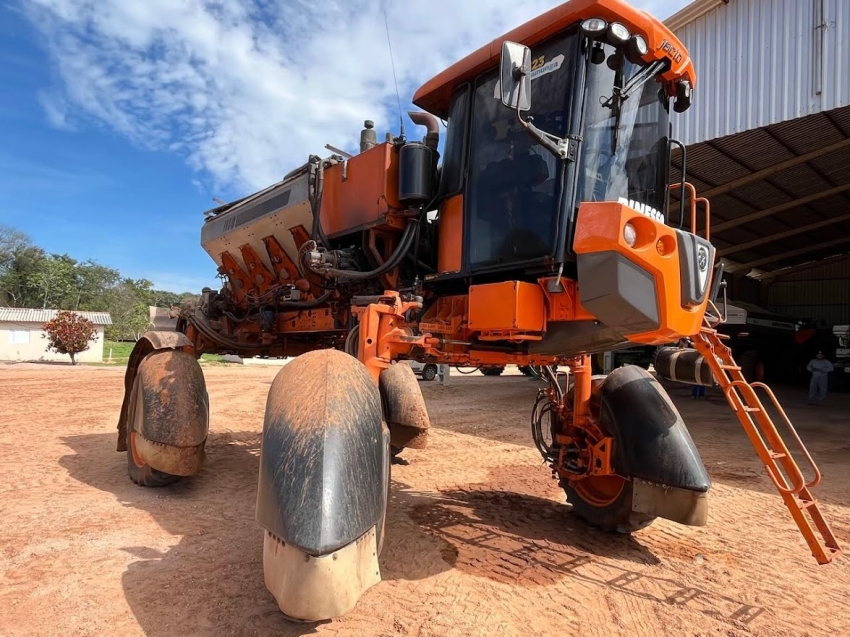 jacto pulverizador uniport 5030 npk capacidade 5.000kg. porta dupla. luz de trabalho diesel 2p automatico 2019