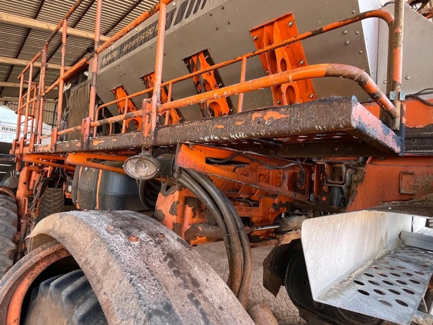 jacto pulverizador uniport 5030 npk capacidade 5.000kg. porta dupla. luz de trabalho diesel 2p automatico 2019