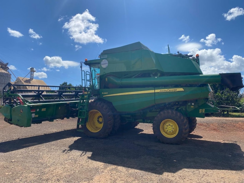 john deere colheitadeira s440 rodado dual. com piloto automatico. plataforma 22 pes. motor: 1027 - trilha: 726 diesel 1p automatico 2019
