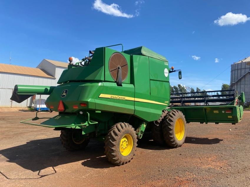 john deere colheitadeira s440 rodado dual. com piloto automatico. plataforma 22 pes. motor: 1027 - trilha: 726 diesel 1p automatico 2019