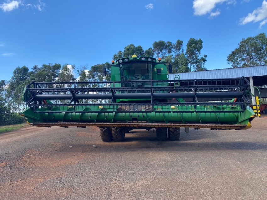 john deere colheitadeira s440 rodado dual. com piloto automatico. plataforma 22 pes. motor: 1027 - trilha: 726 diesel 1p automatico 2019